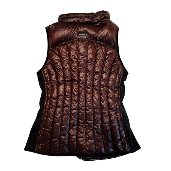 Calvin Klein Performance Mock Neck Down Lightweight Vest in Burgundy funnel neck - Picture 4 of 13